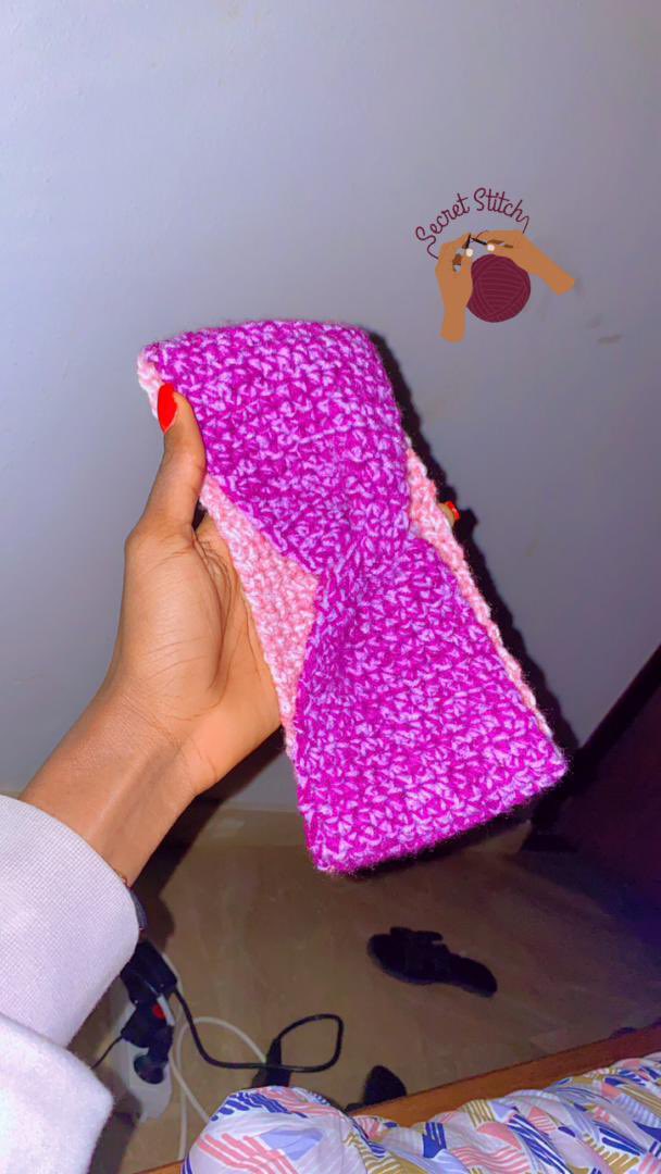 royal_sarahh's tweet photo. Osez la différence avec nos bandeaux handmade 🤭🧶

Prix : 2.000 XAF https://t.co/hOrCXvIDMu