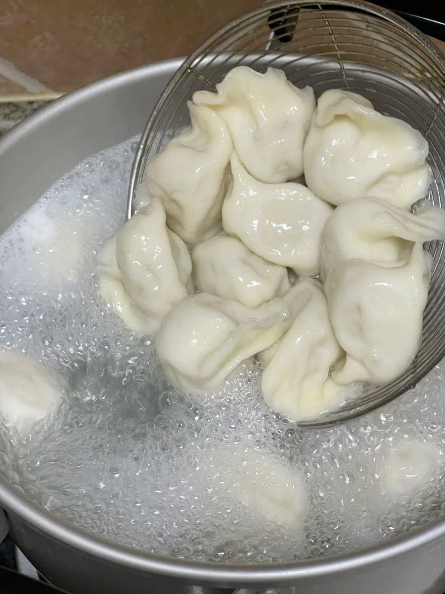 AvantikaShinde2's tweet photo. Is it okay for a person to eat a dozen dumplings when he is hungry? https://t.co/vovkaWNTL4