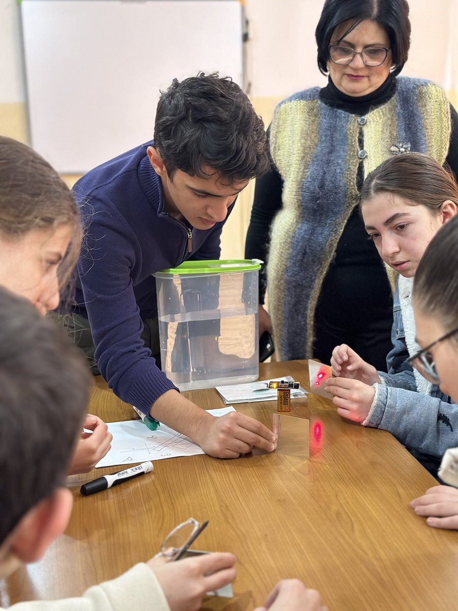 💡 Today, on November 15th, our student chapter members held 2️⃣ parallel outreach sessions in schools of Yerevan. Our optics experiments helped students to understand how physics works and how beautiful it is. 
<a href="/OpticaWorldwide/">Optica</a> <a href="/SPIEtweets/">SPIE</a> <a href="/YSU_official/">Yerevan State University- YSU</a>