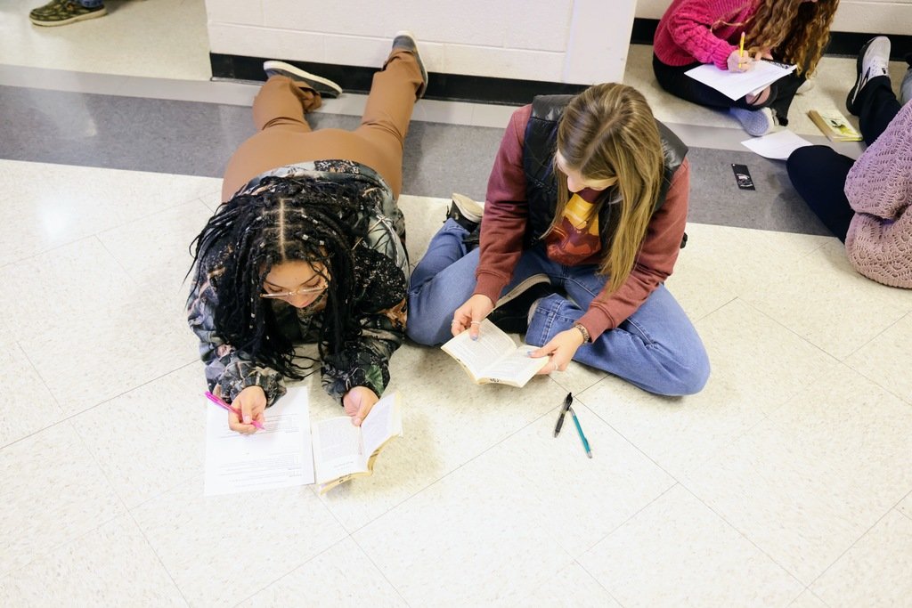 SHSPhoenix's tweet photo. Sonoraville High School English teacher Stu Churchwell's students were working collaboratively while discussing and analyzing "The Lord of the Flies." Great work! #TogetherGCS #GordonCountySchools https://t.co/7cCf4GWkNf