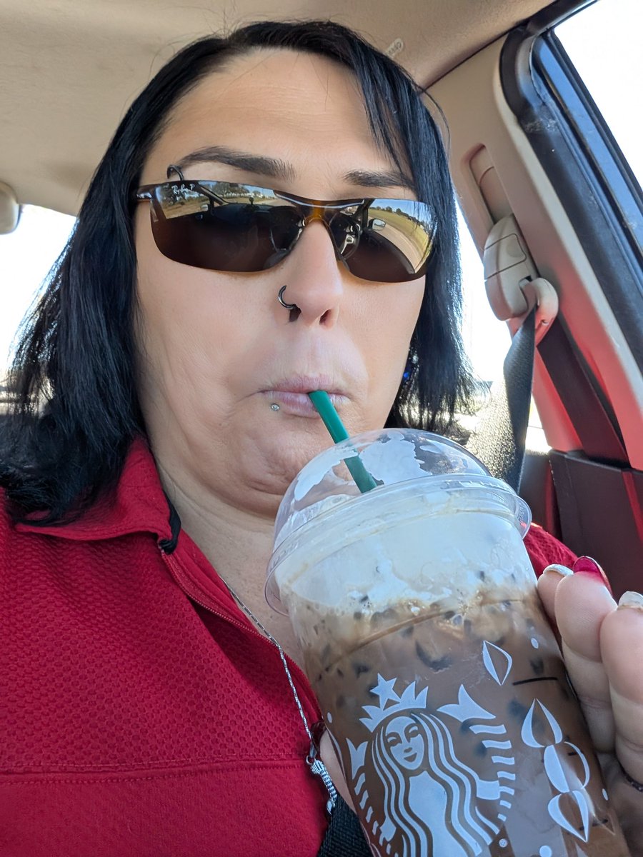ghostgirlpixie's tweet photo. Here's your sign to go get @Starbucks https://t.co/KEFGcyn3GI