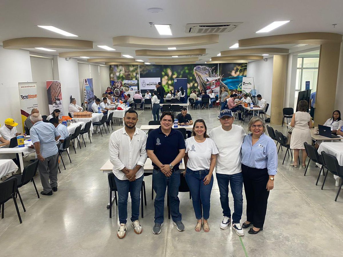 jnicobarrios's tweet photo. Conectar oferta y demanda en sector construcción. Esta es premisa de nuestro alcalde @kerguelenhugo. Reunimos a contratistas de obras de @monterialcaldia con proveedores en una rueda de negocios que permitió dar a conocer su portafolio de productos y ser una opción de compra https://t.co/FVGVwFo8rP