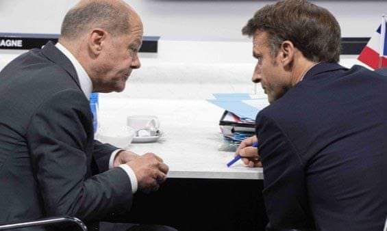 geogeolite's tweet photo. Scholz tells Macron:

- I called Putin.
- And he answered the phone!? 
- Yes, he did.
- And what did he say?
- Don't call me again. 😂 https://t.co/2S7KBMLEHF