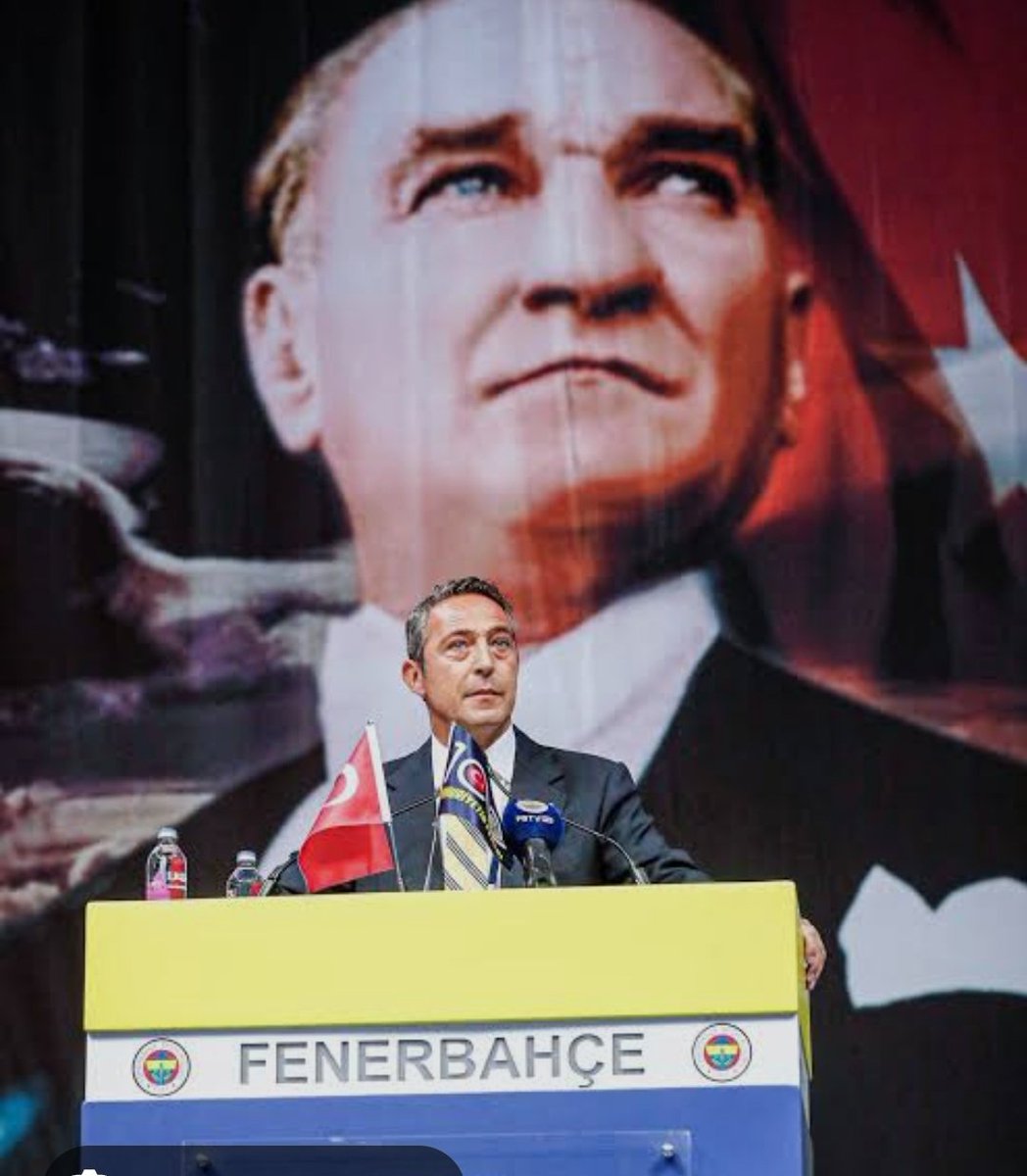 ATAM BİLE KAFASINI ÇEVİRMİŞ, ALİ KOÇ'U PROTESTO EDİYOR.

YÖNETİM İSTİFA #AliKoçİstifa