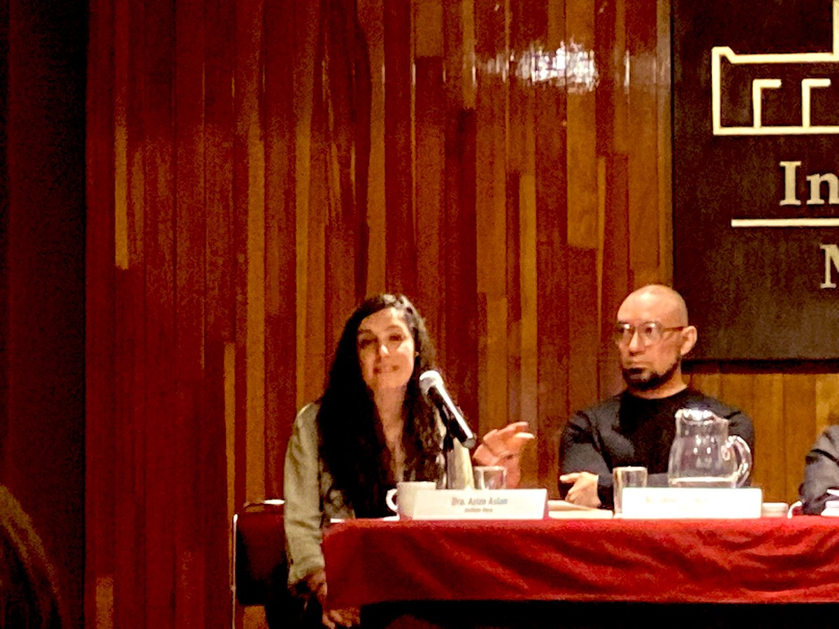 jacarandilla's tweet photo. El miércoles estuve en la presentación del nuevo libro de @cesarpinedar sobre la autonomía urbana comunitaria más importante de AL: Las Panchas (exFrente Popular Francisco Villa) y tuve la impresión de escuchar 5 cátedras maestras!! más de 3 horas en las que https://t.co/0hSctuxm48