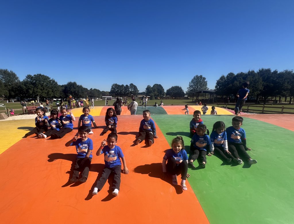 MrsCastillo4's tweet photo. Such a beautiful day ☀️to spend it at the @Oil_Ranch with @BrosnahanES PreK Class https://t.co/loBhnTMf7u