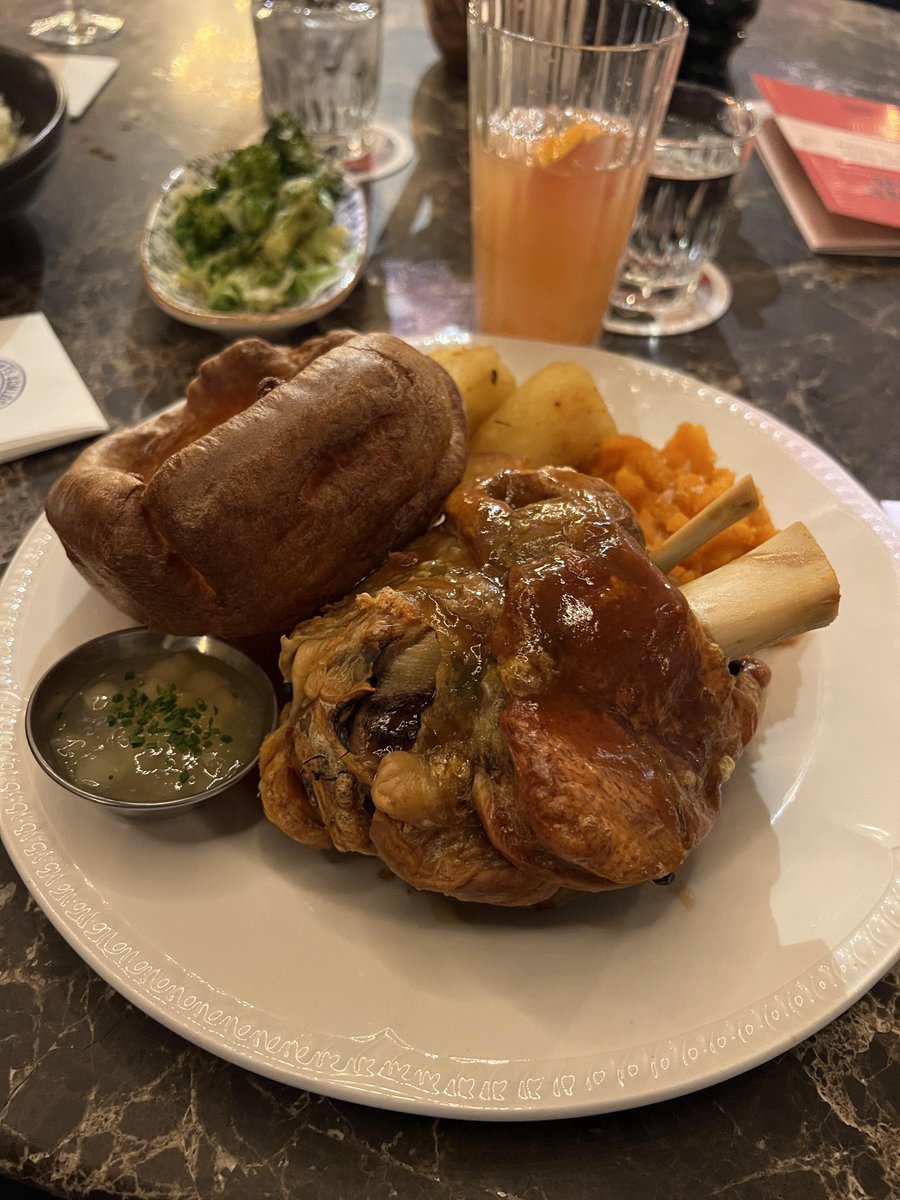 KfteK's tweet image. Delicious food and beautiful scenery are the best combination of life. 🍽✨Enjoy this rare leisure time.