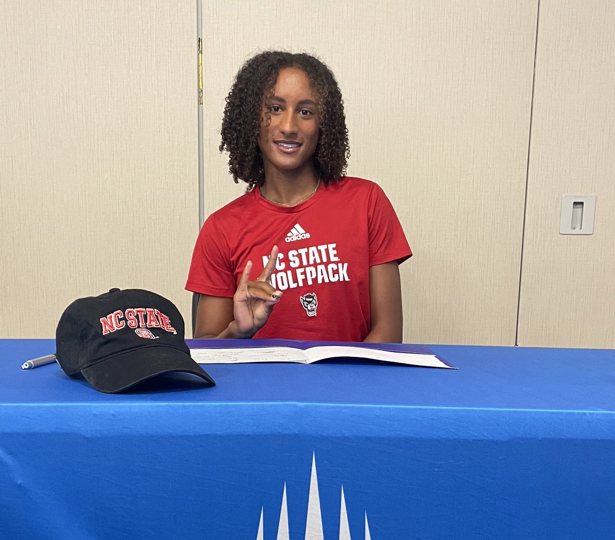 CoachEarnshaw's tweet photo. Welcome to @PackWTennis Tori!!
Victoria Osuigwe - Bradenton, FL
⭐️ Blue Chip recruit
📝 Ranked No. 2️⃣in the 2025 class
📈 Highest ranked US recruit in program history!
💪 3rd straight class with a US Top 10 recruit!
https://t.co/WaiKzYdAdh
#PackRising #trajectory #GoPack 🐺🐾 https://t.co/XMEYr5nBeW