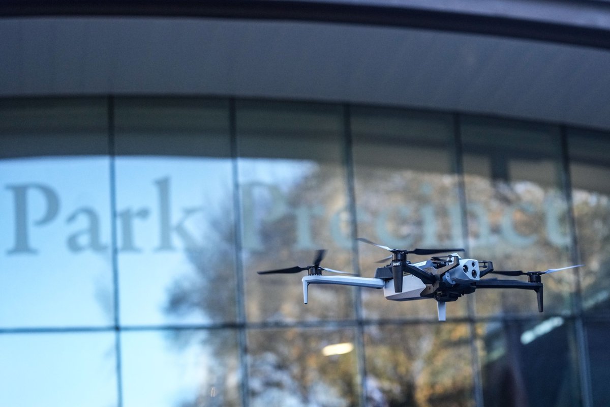 It's a bird! It's a plane!

Nope, it's one of our drones helping our NYPD keep even more New Yorkers safe under a new program we rolled out. This technology is being used to get to scenes quicker as our police make their way at the same time:

dronelife.com/2024/11/14/nyp…