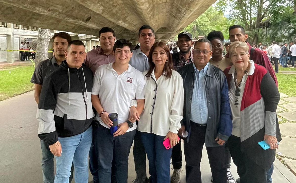 ⚪️ AD estuvo presente en las elecciones internas de la Universidad Central de Venezuela. 

🗣️ “Acción Democrática acompaña a los estudiantes y egresados de la UCV a elegir a sus representantes para los centros de estudiantes y la Federación de Centros Universitarios”.