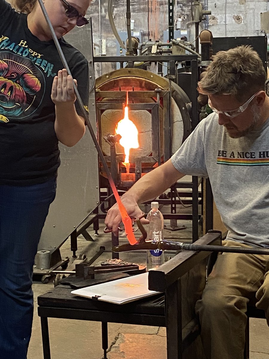CBAWestChester's tweet photo. #5thGrade had a blast at GoggleWorks Art Center today! Cole’s drawing of a praying mantis was selected to be made into a glass sculpture in front of our eyes! Soo cool! Thank you @goggleworks for an amazing day! #onlyatcba https://t.co/1iCmOGQbZT