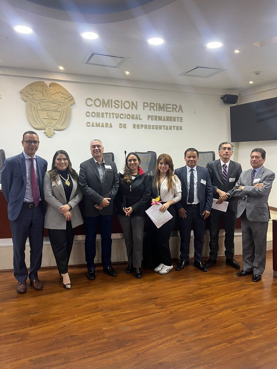Los Egresados:
Jorge Villegas Betancur - Vicepresidente Jurídico de la Cámara de Comercio de Medellín 
María Paula Alzate - Directora del Centro de Arbitraje de la Cámara de Comercio de Oriente Antioqueño, en la sustentación del proyecto de ley para arbitraje  ejecutivos.