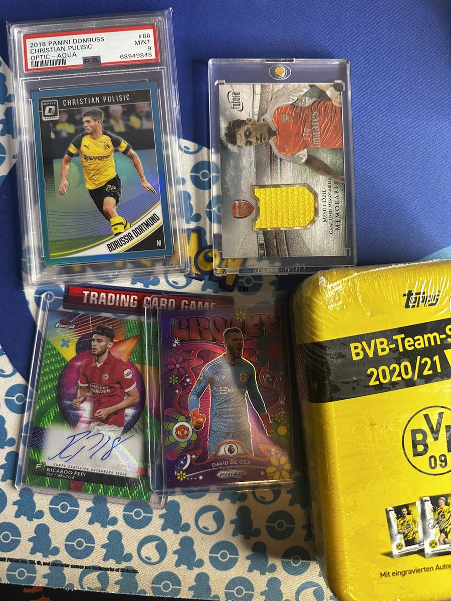Card_Slayer819's tweet photo. Giveaway

Just RT and Follow

Will choose winner next Friday.

Just wanted to show some love to my followers 

Winner gets all of this and random tin I got still. https://t.co/S1sjkiW37x