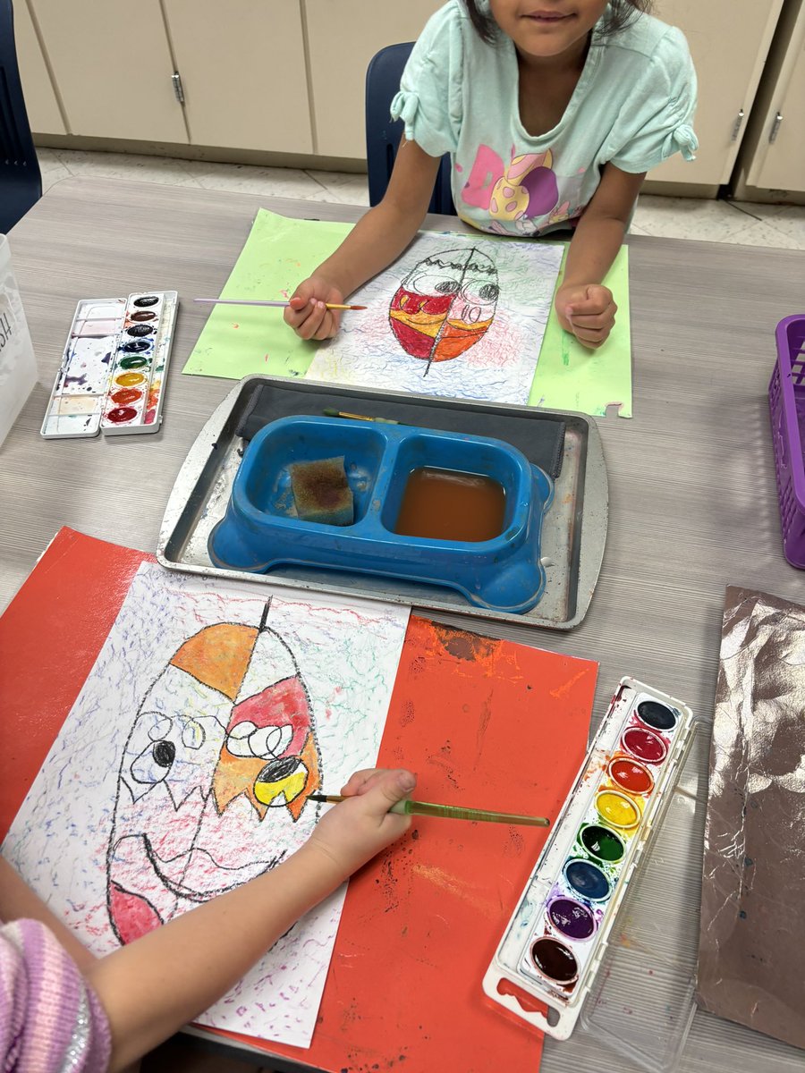 zunigasARToRAMA's tweet photo. My talented first graders are working on color theory and exploring visual texture with their warm fall leaves. 🍂@WSE_Stallions @FBISDvisualart https://t.co/sH9aDJI04W