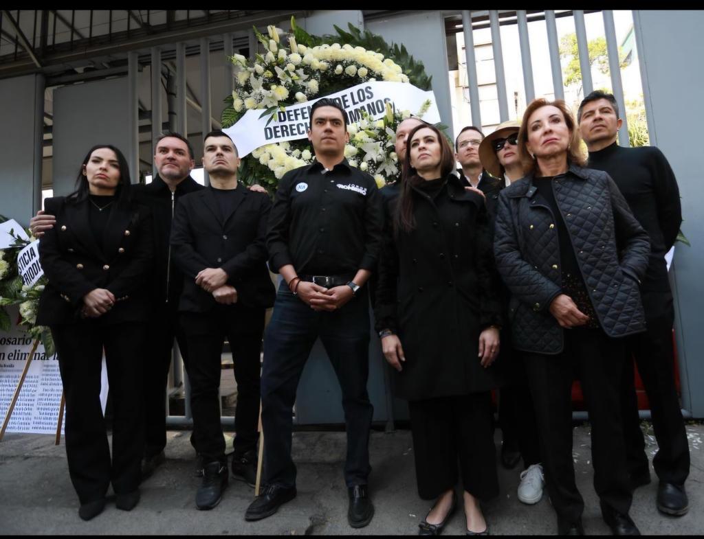 cesargutipri's tweet photo. Inicia el cortejo fúnebre de
 @AccionNacional. https://t.co/McC6uFVq20