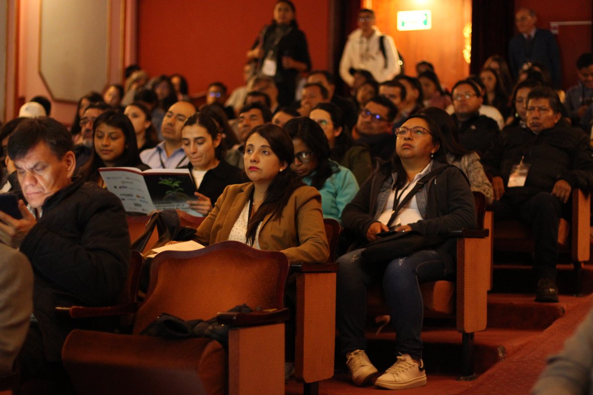 KOPIAEcuador's tweet photo. Durante el 13 y 14 de noviembre, la Universidad San Francisco de Quito fue la sede del evento académico, donde expositores nacionales e internacionales presentaron avances para el uso y manejo sostenible del suelo. https://t.co/ey5cGRs2Z5
