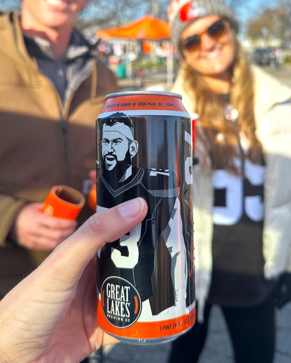 Gameday vibes.🏈 

📸: @lakeerielocals on IG

#footballsunday #gameday #cleveland #73kolsch #joethomas