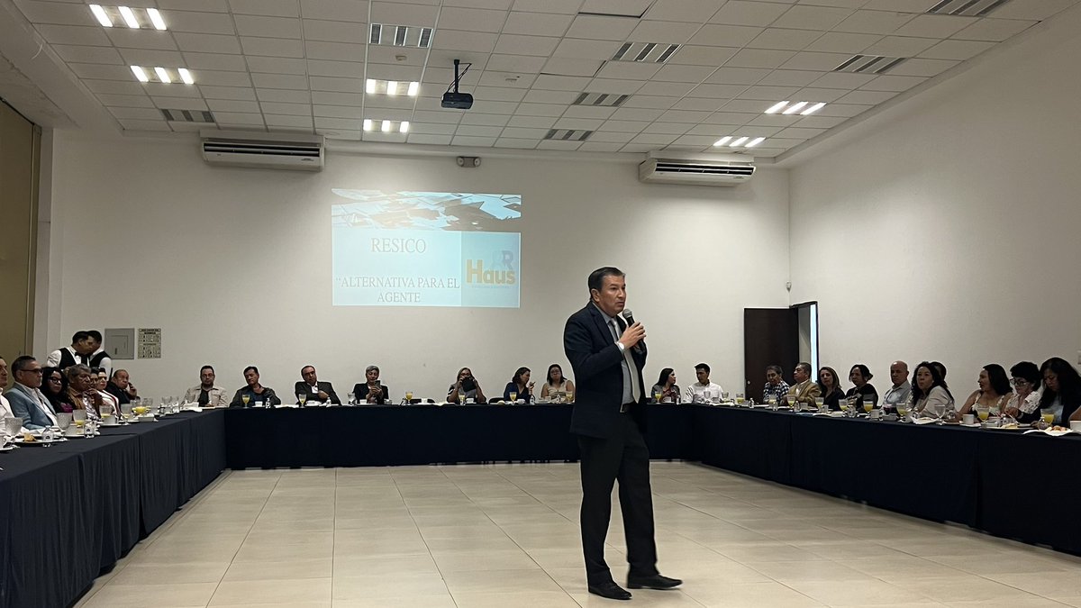 InLexBajio's tweet photo. Agradecemos la invitación a la Asociación de Agentes Inmobiliarios del Estado de Guanajuato a la reunión de networking en el marco del día del agente inmobiliario.

Felicitamos a @gabriel_poncef y a Herlinda Ruíz por ser galardonados con la medalla al mérito Inmobiliario. https://t.co/Tl9cdKqIfy