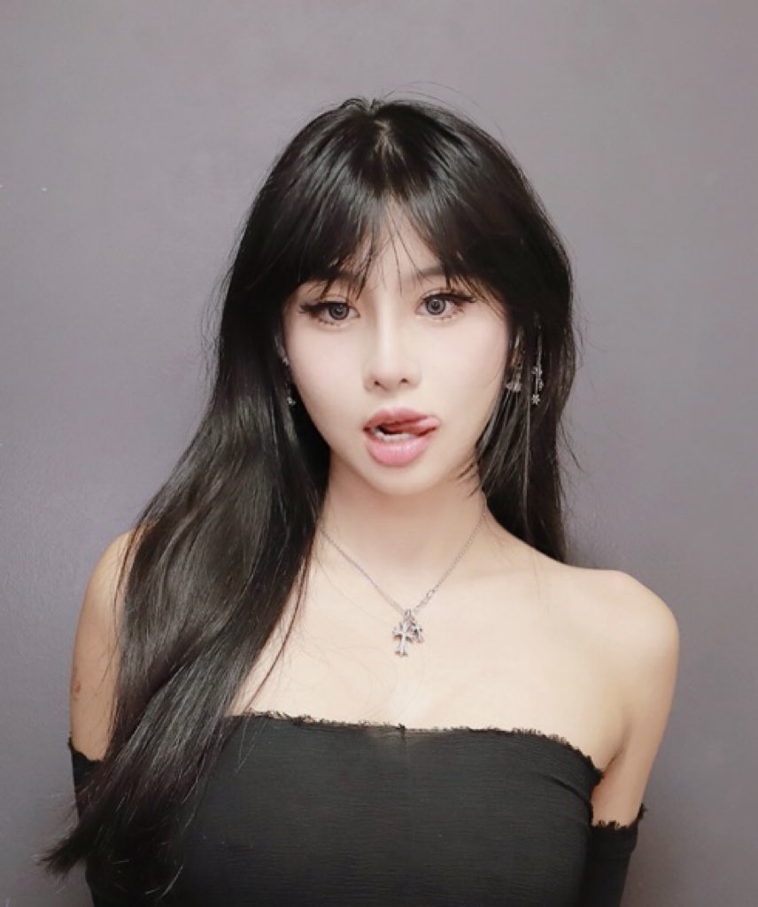 tiffanobi's tweet photo. photobooth https://t.co/2rArAwK4g8