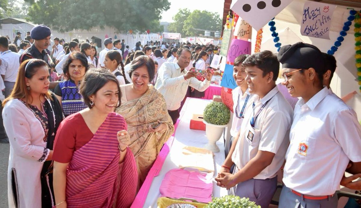 KonarkCorps's tweet photo. #ChildrensDay

APS #Jodhpur marked the day by celebrating the entrepreneurial spirit of the students &amp; organised a Youngpreneur Utsav. As part of this, students &amp; their teachers set up stalls with engaging games &amp; delicious food that was enjoyed by all the children.

@IaSouthern https://t.co/uHTsocd4NH