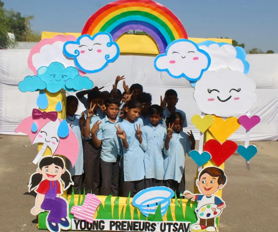 KonarkCorps's tweet photo. #ChildrensDay

APS #Jodhpur marked the day by celebrating the entrepreneurial spirit of the students &amp; organised a Youngpreneur Utsav. As part of this, students &amp; their teachers set up stalls with engaging games &amp; delicious food that was enjoyed by all the children.

@IaSouthern https://t.co/uHTsocd4NH