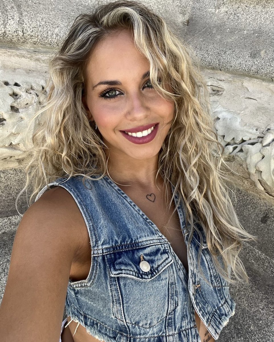 sus187225's tweet photo. EN CASO DE DUELO, CON QUIEN VAS? #GH16N 

❤️ violeta

🔁laura https://t.co/rjN33QabTU