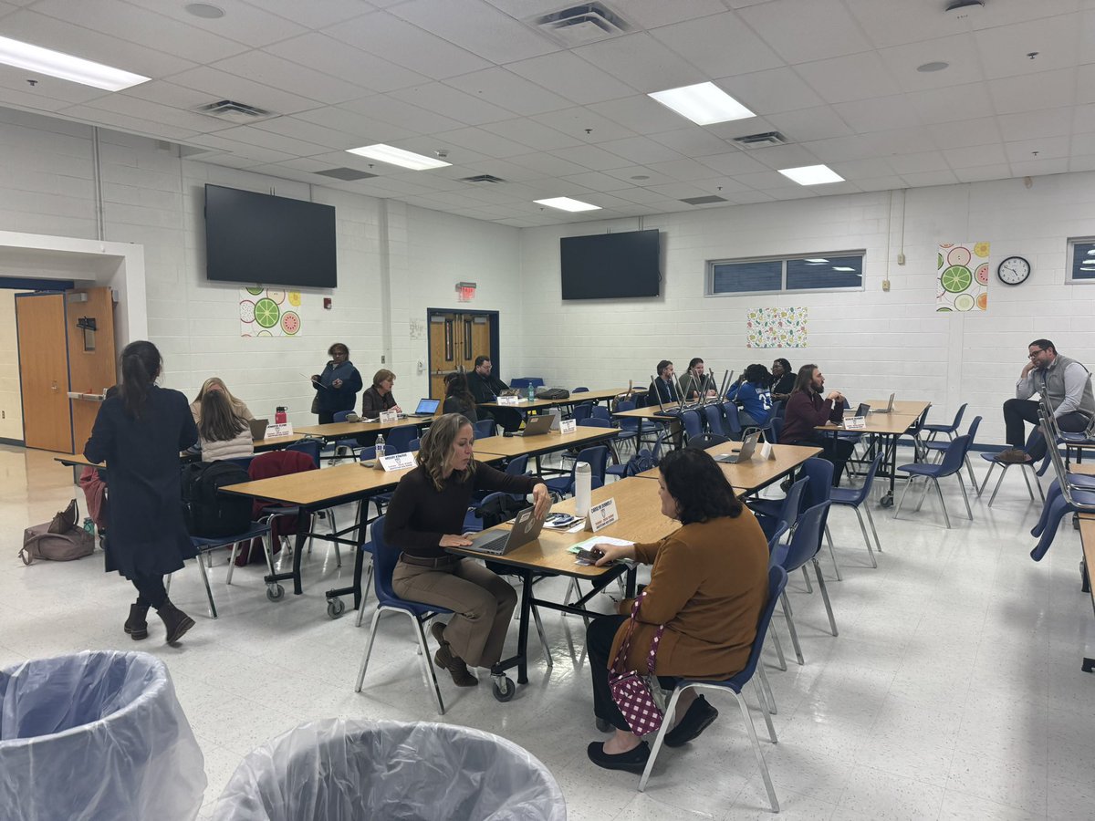 📚✨ A successful Parent/Guardian/Teacher Conference Night at HHS! Grateful for the meaningful conversations, support, and collaboration that strengthen our school community. Together, we make a difference! 🌟 #HHS #ParentTeacherConference #SchoolCommunity