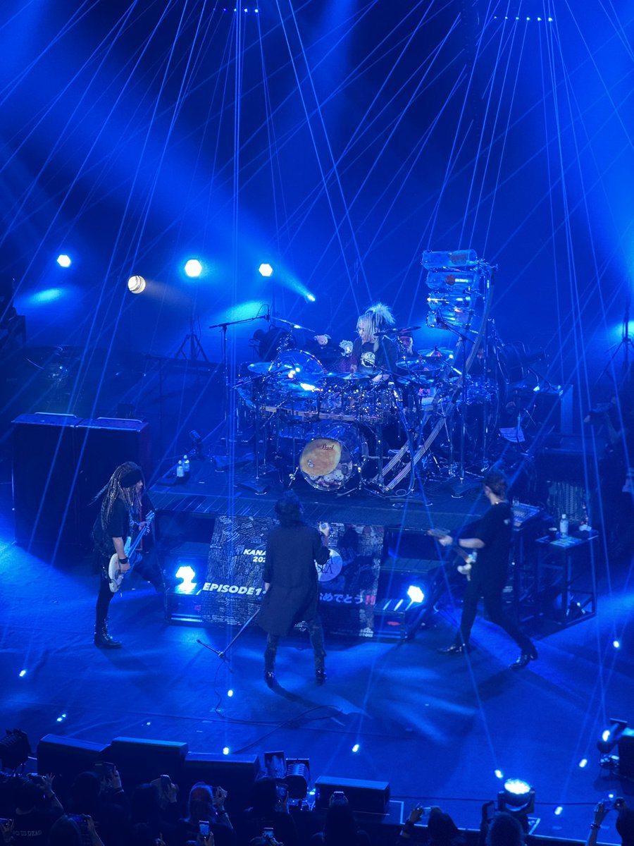 emi027963's tweet photo. 杉ちゃんが客席に降臨している間
ドラム前に4人揃ってた
胸熱😭😭😭
#LUNASEA
#黒服限定
#ERATOERA
#神奈川県民ホール
#FINALDay2
#LUNAPIC https://t.co/UsG19NCvbj