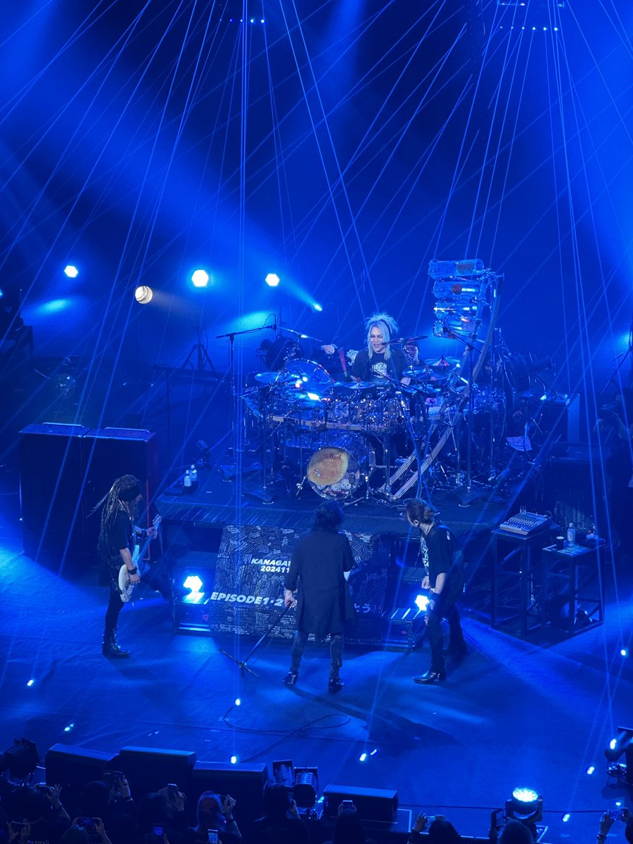 emi027963's tweet photo. 杉ちゃんが客席に降臨している間
ドラム前に4人揃ってた
胸熱😭😭😭
#LUNASEA
#黒服限定
#ERATOERA
#神奈川県民ホール
#FINALDay2
#LUNAPIC https://t.co/UsG19NCvbj