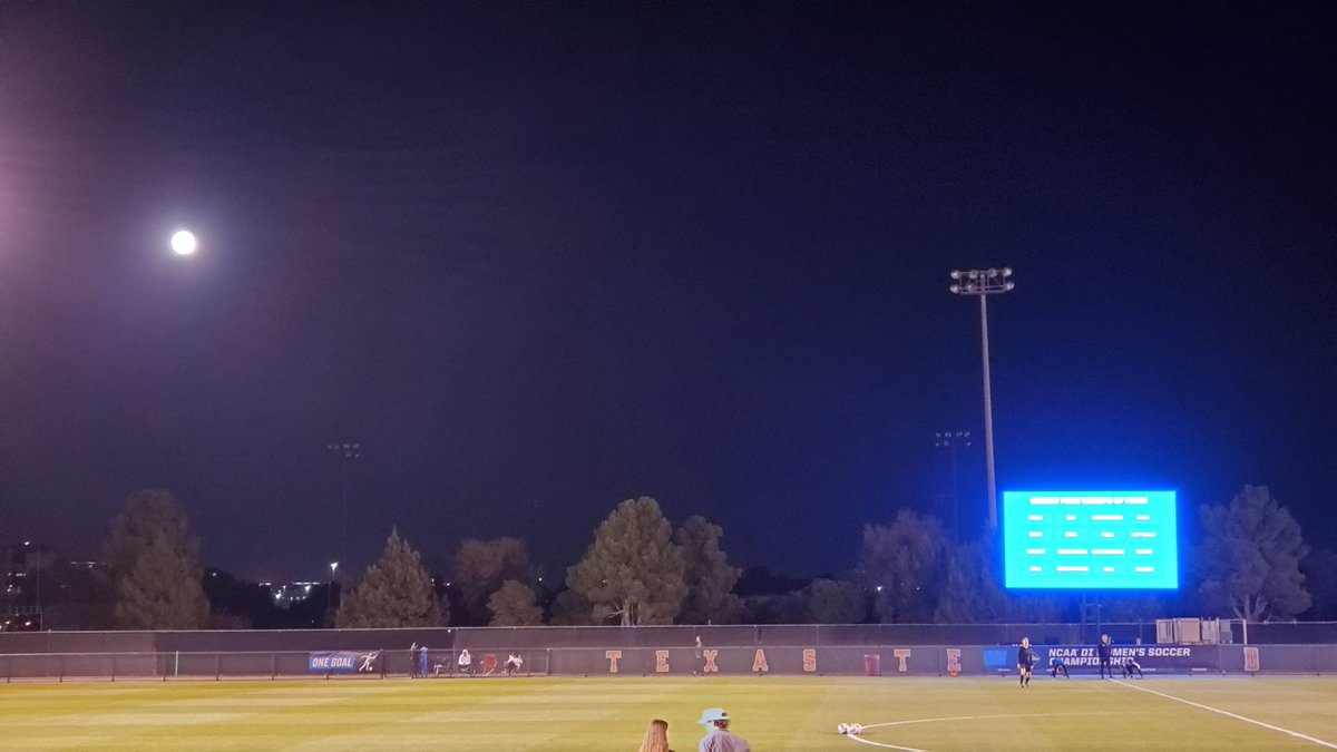 GruvyGurl's tweet photo. Full moon 🌕 and a beautiful night for NCAA Soccer in the LBK!!! #WreckEm @TexasTechSoccer #WreckLSU https://t.co/S4RJhjjG7e