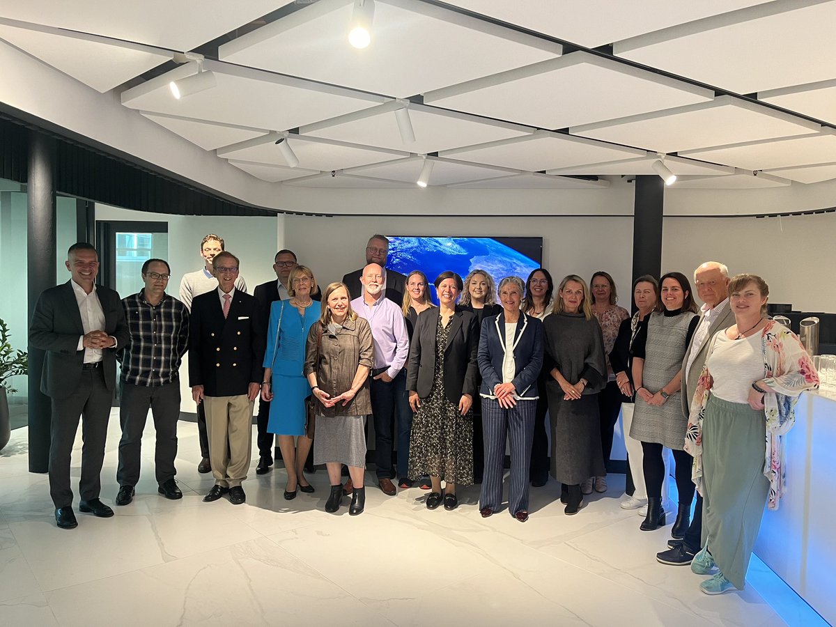 DKambAUS's tweet photo. Met wonderful group of Scandinavians &amp; New Zealanders who work hard to maintain strong commercial &amp; personal bonds between 🇩🇰🇳🇿

thanks to 🇩🇰 honorary consul Inger Mortensen &amp; Chris Linton/New Zealand Scandinavia Business Association for inviting me🙏 

#workingforDK #NewZealand https://t.co/c34Wx1BEw8