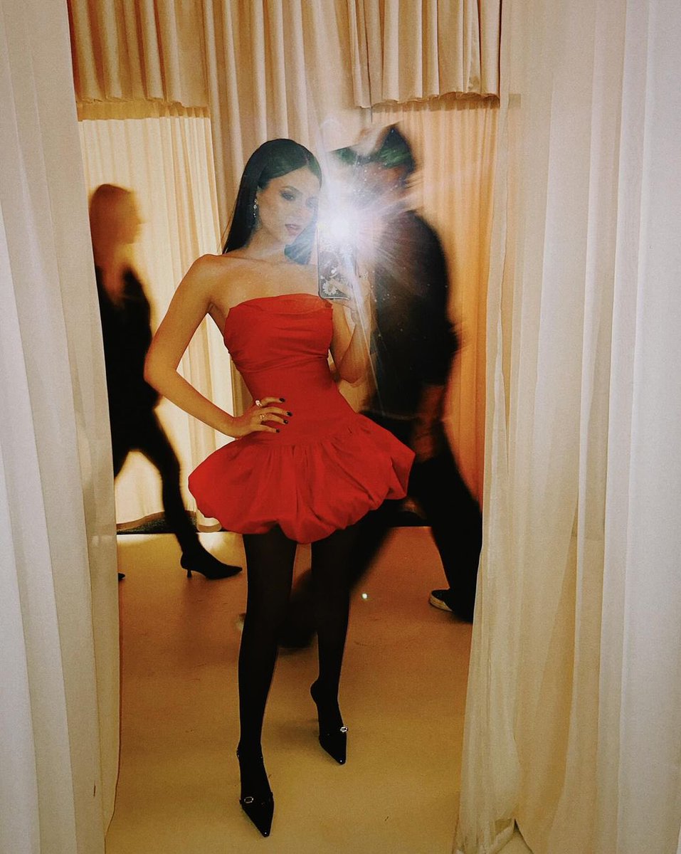 VictoriaJustice's tweet photo. The holiday season is upon us 🥰🎄❤️ https://t.co/EGvWZF9hk2