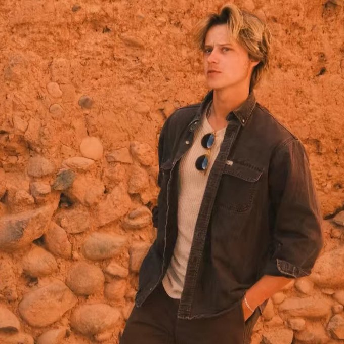 wilInooras's tweet photo. madison wearing the bandana.. the sunglasses around rudy's neck.... it's giving... 2019-2020 rudison im so sad moroccan jiara would have gone platinum https://t.co/82nDeuasoS