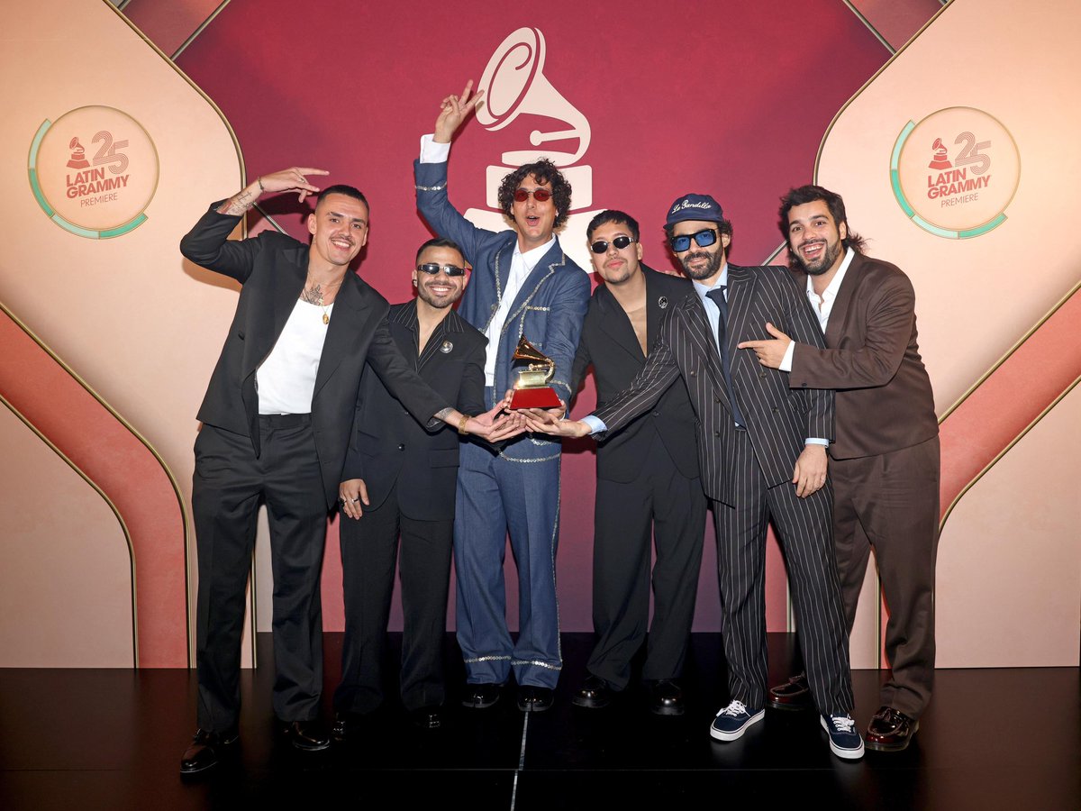 Rawayana's tweet photo. Debería ser feriado 🍾 @LatinGRAMMYs https://t.co/ve95sj5b05