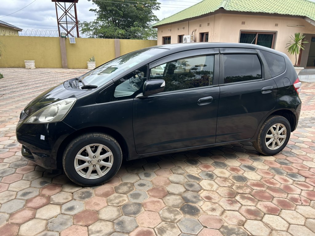 SimzLukundo's tweet image. For Sale!
2009 Honda Fit
L13A Engine perfect runner 
Mileage 75,000+ KM
Non Repaint 
Sweet machine 
K115,000 negotiable.
Location: Lusaka
Call: 0971807025