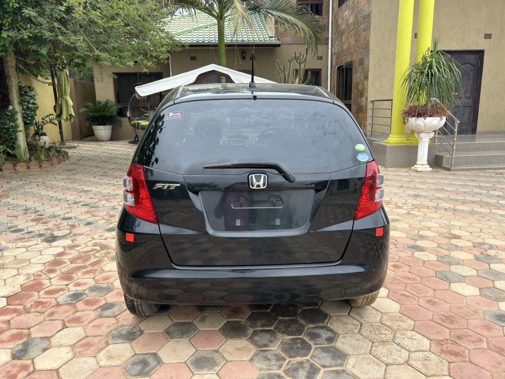 SimzLukundo's tweet image. For Sale!
2009 Honda Fit
L13A Engine perfect runner 
Mileage 75,000+ KM
Non Repaint 
Sweet machine 
K115,000 negotiable.
Location: Lusaka
Call: 0971807025