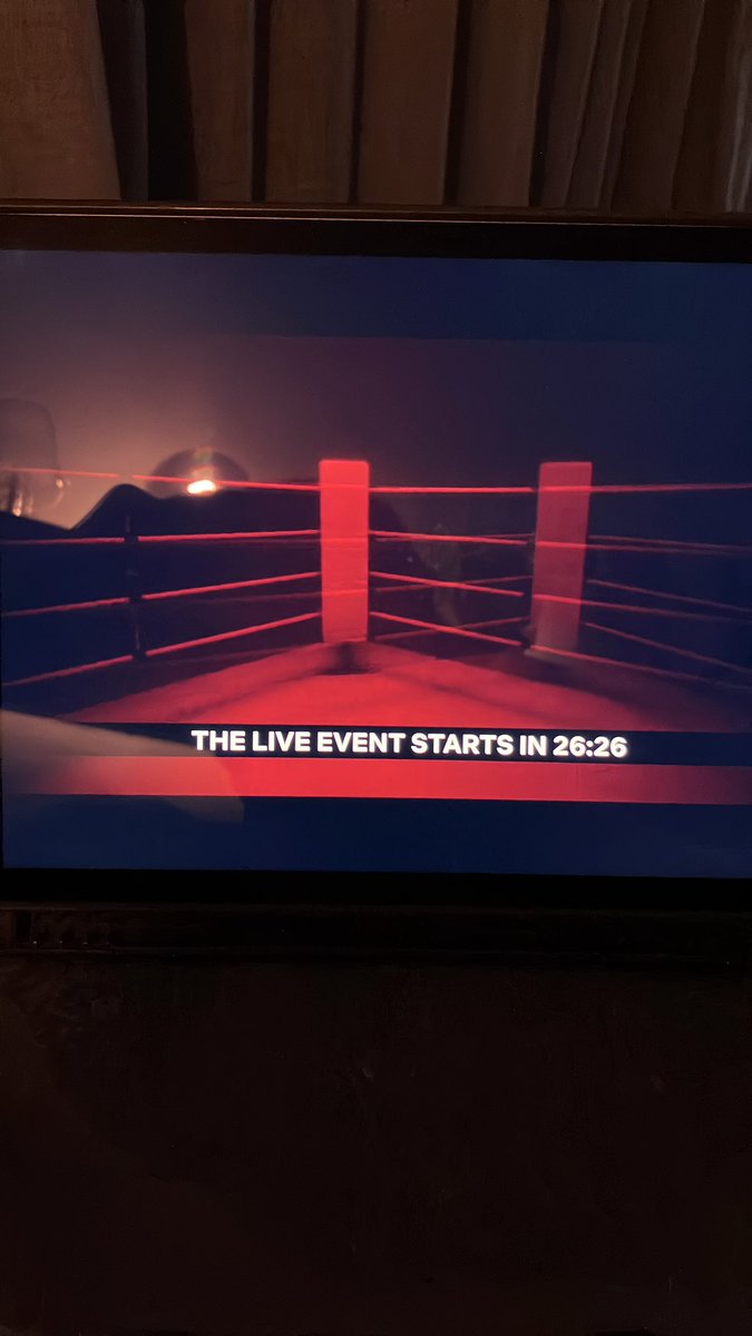 SarahBelmir's tweet photo. 1.00 am. This fight’d better be worth it #goMike https://t.co/SM174s6otR