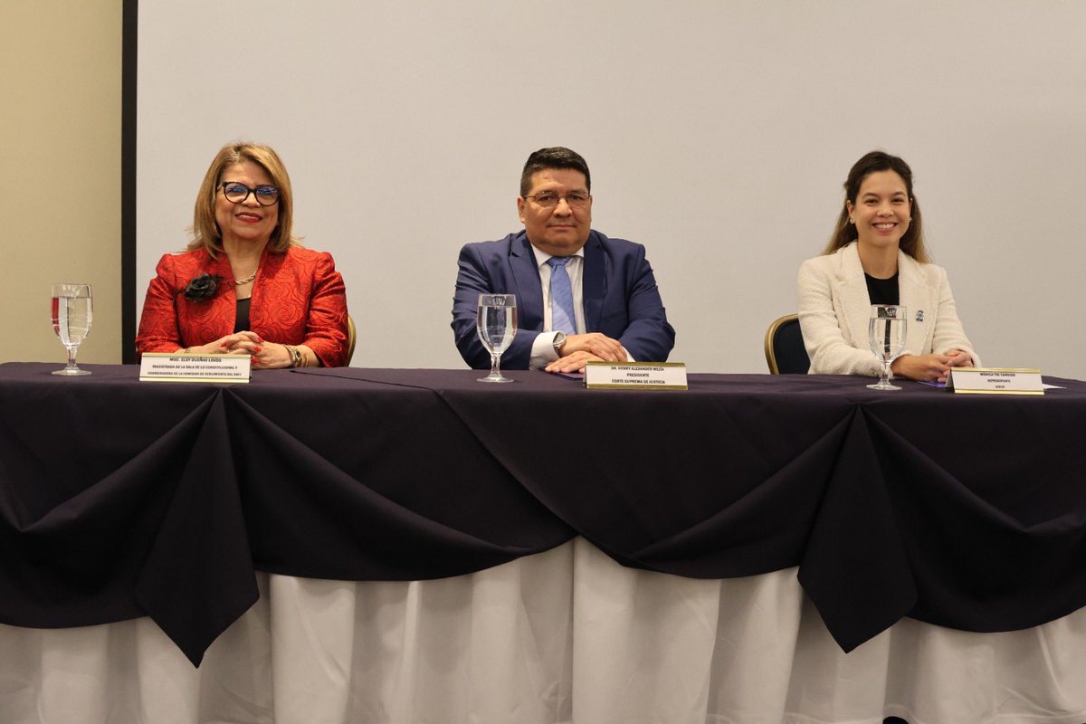 MonicaTse's tweet photo. Fue un honor trabajar este año con 700+ facilitadores judiciales junto a la @CorteSupremaSV. Gracias por  ser agentes de cambio en sus comunidades.
Desde @ACNURElSalvador, seguiremos apoyando su labor para construir comunidades más inclusivas, pacíficas y resilientes. https://t.co/1KwfcLnyzL