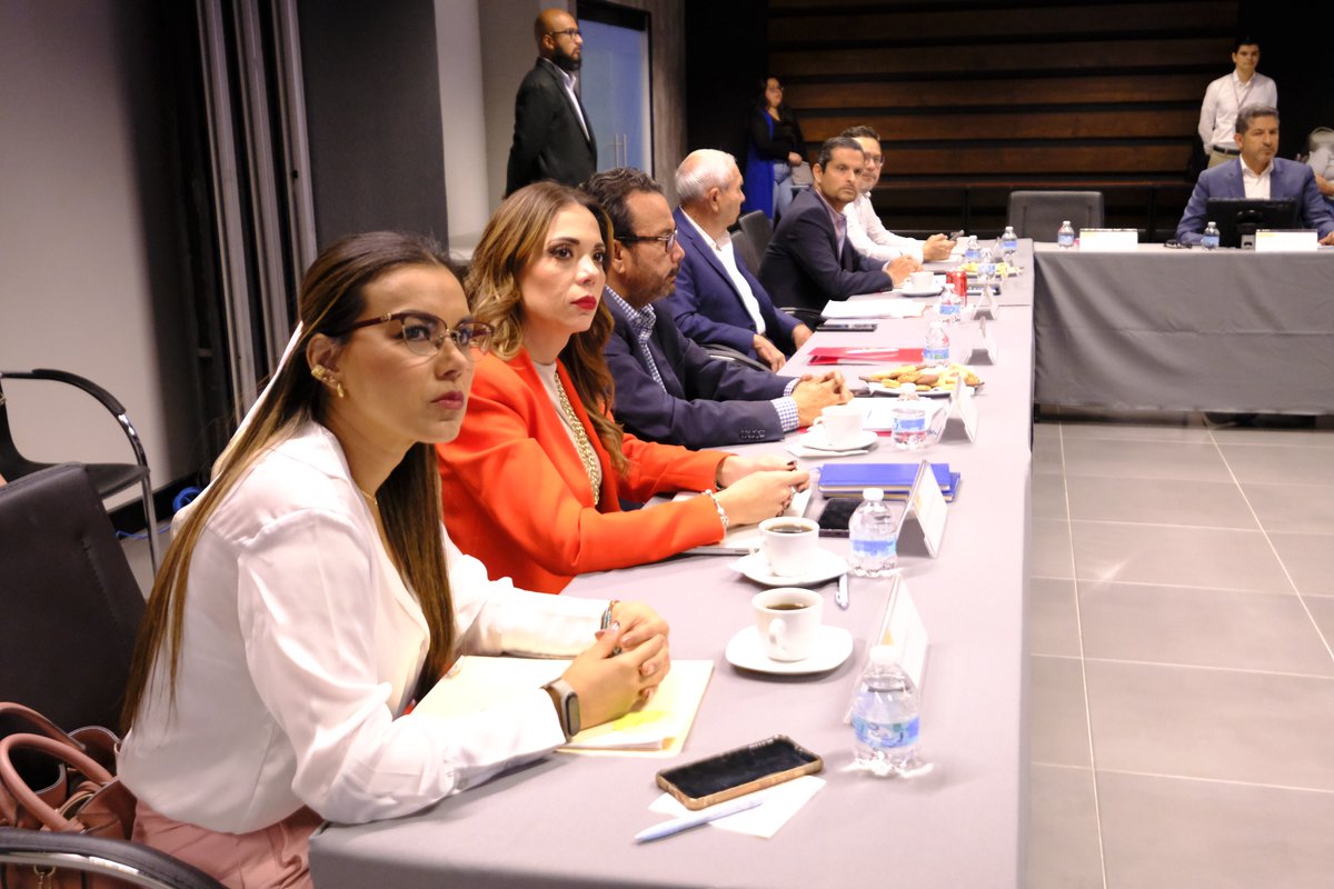 JCFloresMiramon's tweet photo. Participé en la segunda sesión extraordinaria del Comité Técnico del Fondo para la Infraestructura Educativa del Estado de Jalisco, #FINEDUC, donde revisamos los avances financieros e intervenciones realizadas y en proceso en las escuelas de atención prioritaria. https://t.co/wMvmLbOb33