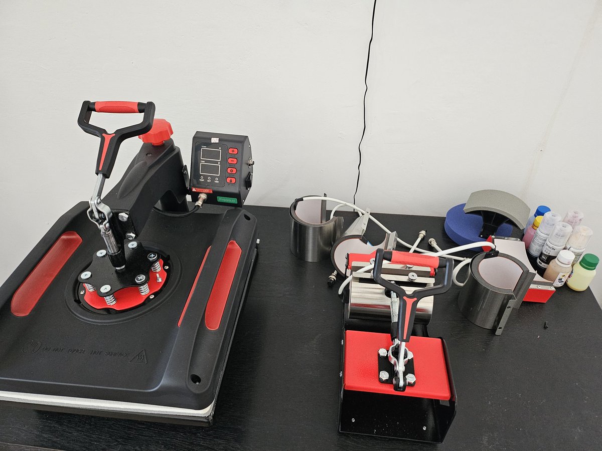 claucataldi's tweet photo. VENDO KIT DE SUBLIMACION 8 EN 1 - NUEVO 
Incluye 
- Plancha 38 x 38, prensa para tazas, hoppies, para platos, keppies, etc...
- Impresora con tinta de sublimación 
- De regalo 🎁: Guantes, teflon, papel de sublimacion y cinta térmica 
PRECIO: 3.499.000 (efectivo o transferencia) https://t.co/slMAxvF7Py