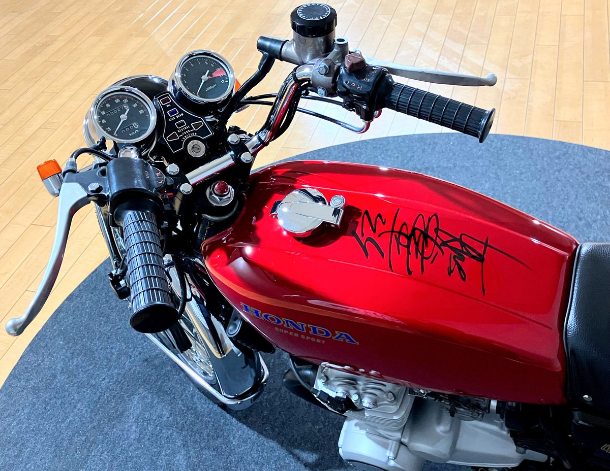 爆音小僧” 7代目頭 鮎川真里(マー坊)の愛車 真紅の “CB400FOUR” (HONDA