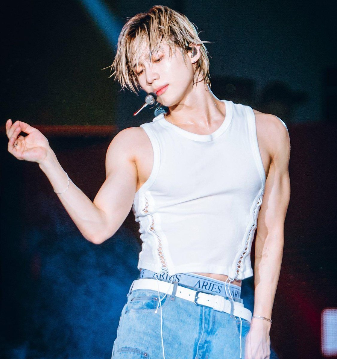emyta17's tweet photo. @jmazpiroz @HFT_official_ @ArenaCdMexico Chicas TAEMINAS, jajajaj #Taemin   se merece lo mejor llenemos #TaeminArenaCDMX 
Hagamos lo imposible por hacer ese grandioso azul turquesa acua 
Go SHAWOLS 

A LOGRARLO COMO BRILLITAS QUE SOMOS #SHINee forever 

Taemin te amo https://t.co/bZoU7BZ7V9