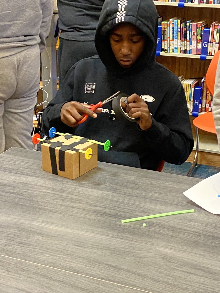 tzelwin's tweet photo. Scholars @OrchardSTEM @CLEMetroSchools in #engineering club created sail cars for their future cities!! https://t.co/XuOIc4Aa2I