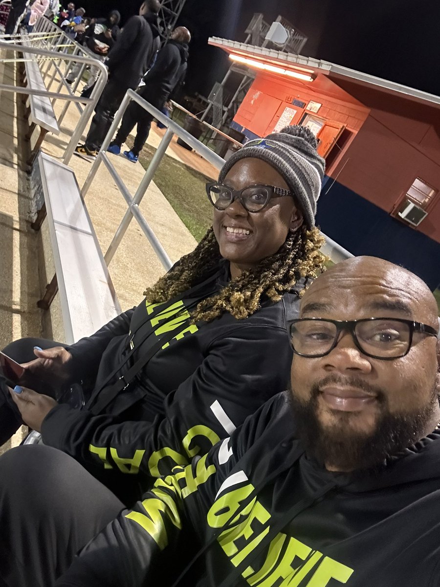 ChavezWilliam18's tweet photo. @FHSAA 
Almost Game Time 🏈🏈🏈🏈 https://t.co/l6cTU8jIQ2