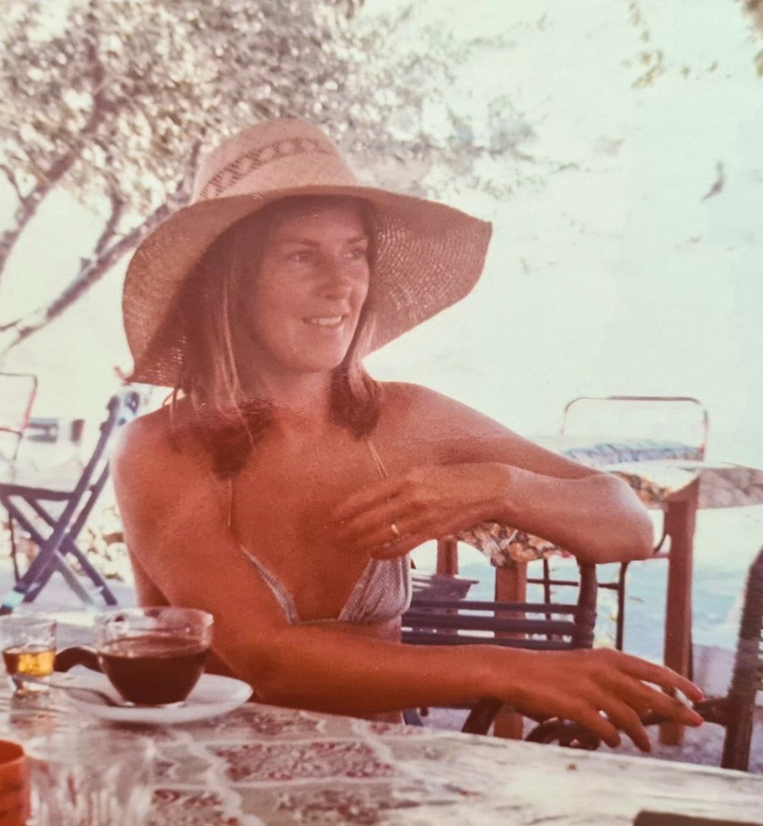 daybeforeucame's tweet photo. Nothing in the world belongs to me, but my love for you, mine, all mine...

Grattis på födelsedagen Frida🤍 https://t.co/3EVfqGxOc3