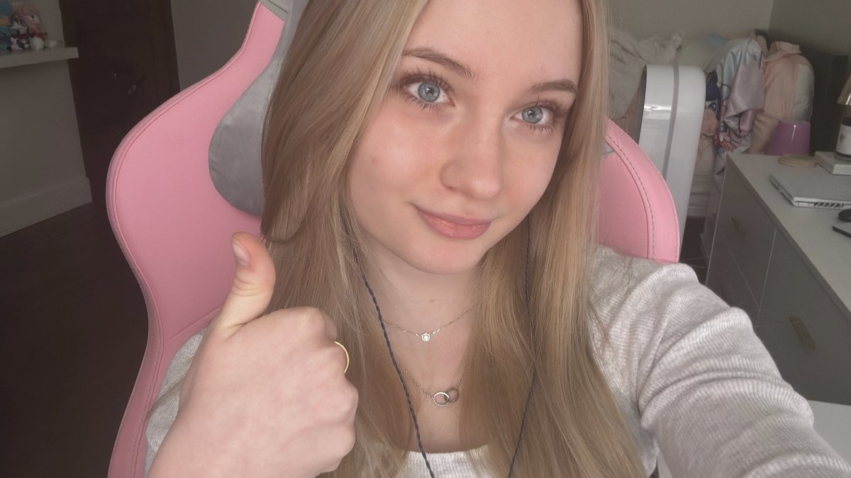 auzerlagaming's tweet photo. ✨💕 New short is out! https://t.co/TrPTKpoiYz 💕✨ https://t.co/jfoKiBTsDx