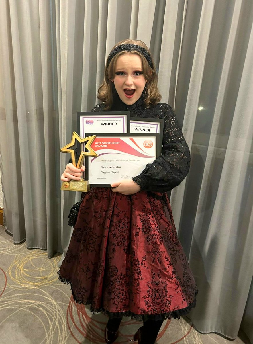 entertainer_ash's tweet photo. What a night - Don't Lose Your Head  👑💚

#AshleighAlexandra 
#SixTeenVersion 
#anneboleyn 
#actawards https://t.co/L8BtYBn4hy