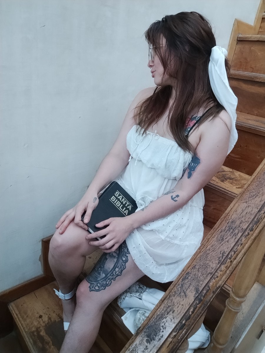 lunailurus's tweet photo. Do i look like a good girl? 💘 https://t.co/Rr60Jh9ub6