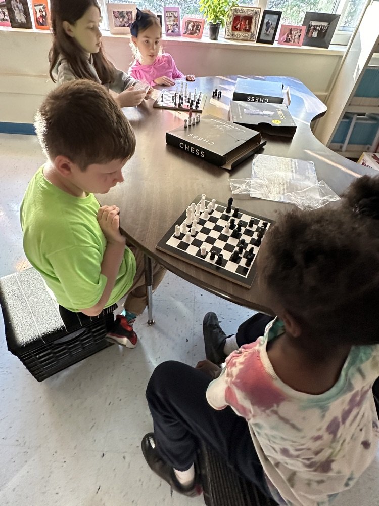 JudsonAdventure's tweet photo. Friday afternoons are for Academies at Judson! Here are a few pictures from the History of Video Games, Mindful Meditation, and Chess Club! https://t.co/mZXoAGIc1H
