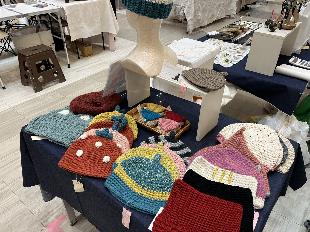 おはようございます！

トーカイハンドメイドマルシェ
in フジグラン安芸
10時からスタートです❣️

Miagolareは今日のみの参加です。
17時までお待ちしています❤️

#トーカイハンドメイドマルシェ
#フュージョンガラスアクセサリー
#キッズニット帽
#ねこみみ帽子 
#猫大好き 
#ブローチもあるよ